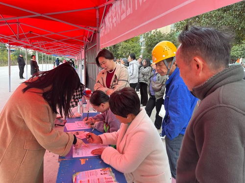 衡陽石惠家園居民喜領民生大禮包，政府門戶網站一站式服務助力美好生活